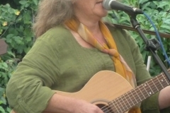 Barbara, die tolle Stimme der Gruppe …., String & Voices